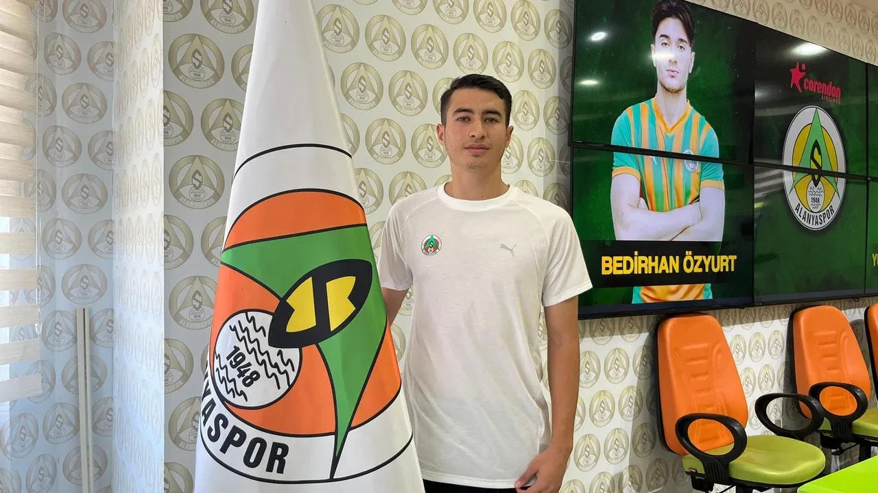 Alanyaspor genç savunma oyuncularını kadrosuna kattı