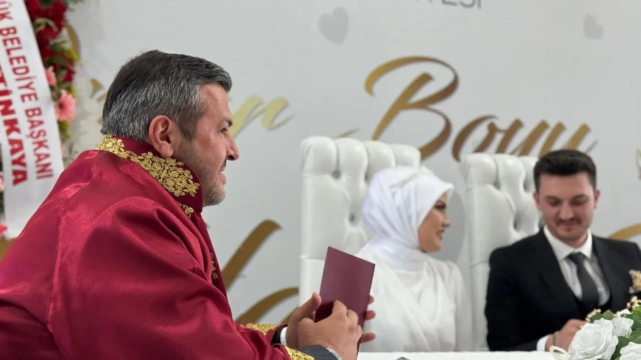 Karabük Belediyesi gençlere evlilik desteği sağlamaya devam ediyor