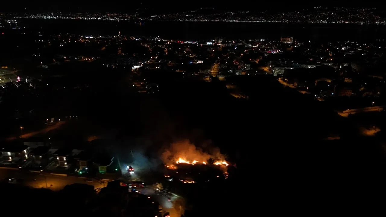Kocaeli Başiskele’de Çıkan Yangın İtfaiye Ekipleri Tarafından Kontrol Altına Alındı