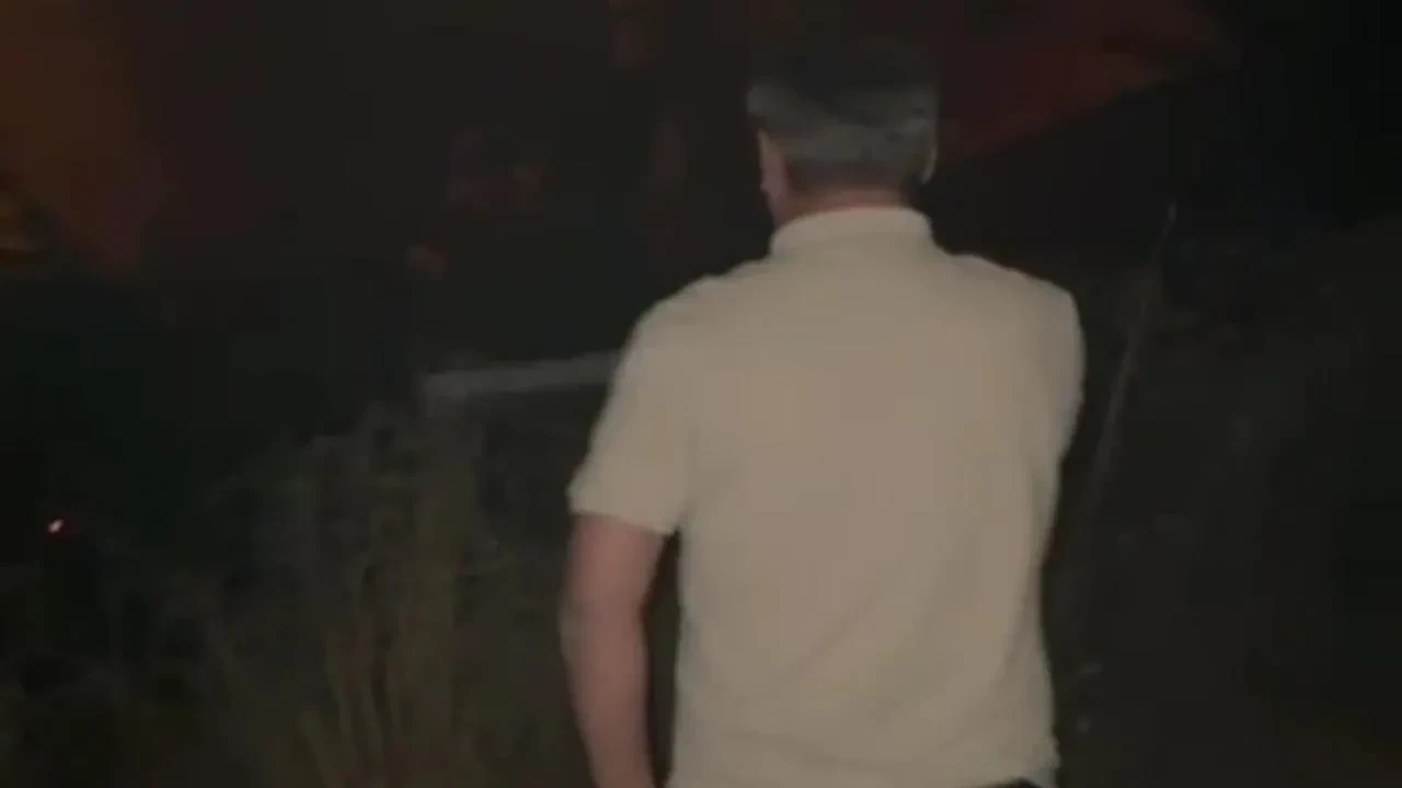 Karabük Belediye Başkanı Özkan Çetinkaya yangında vatandaşları ikna edip tahliye etti