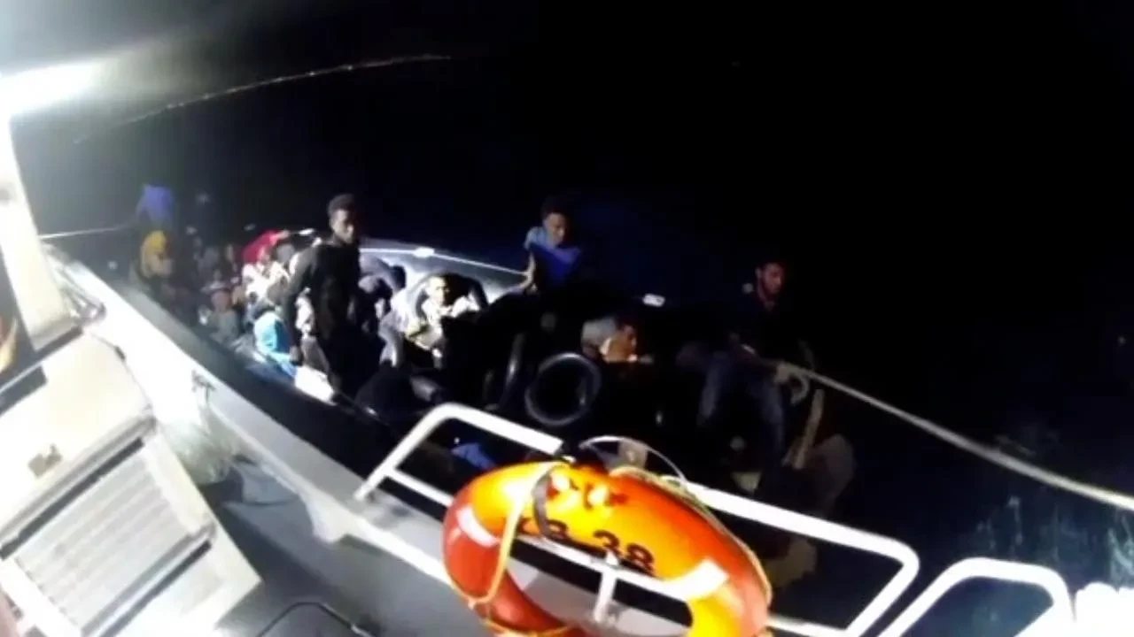 Çeşme açıklarında Sahil Güvenlik 37 göçmeni kurtardı