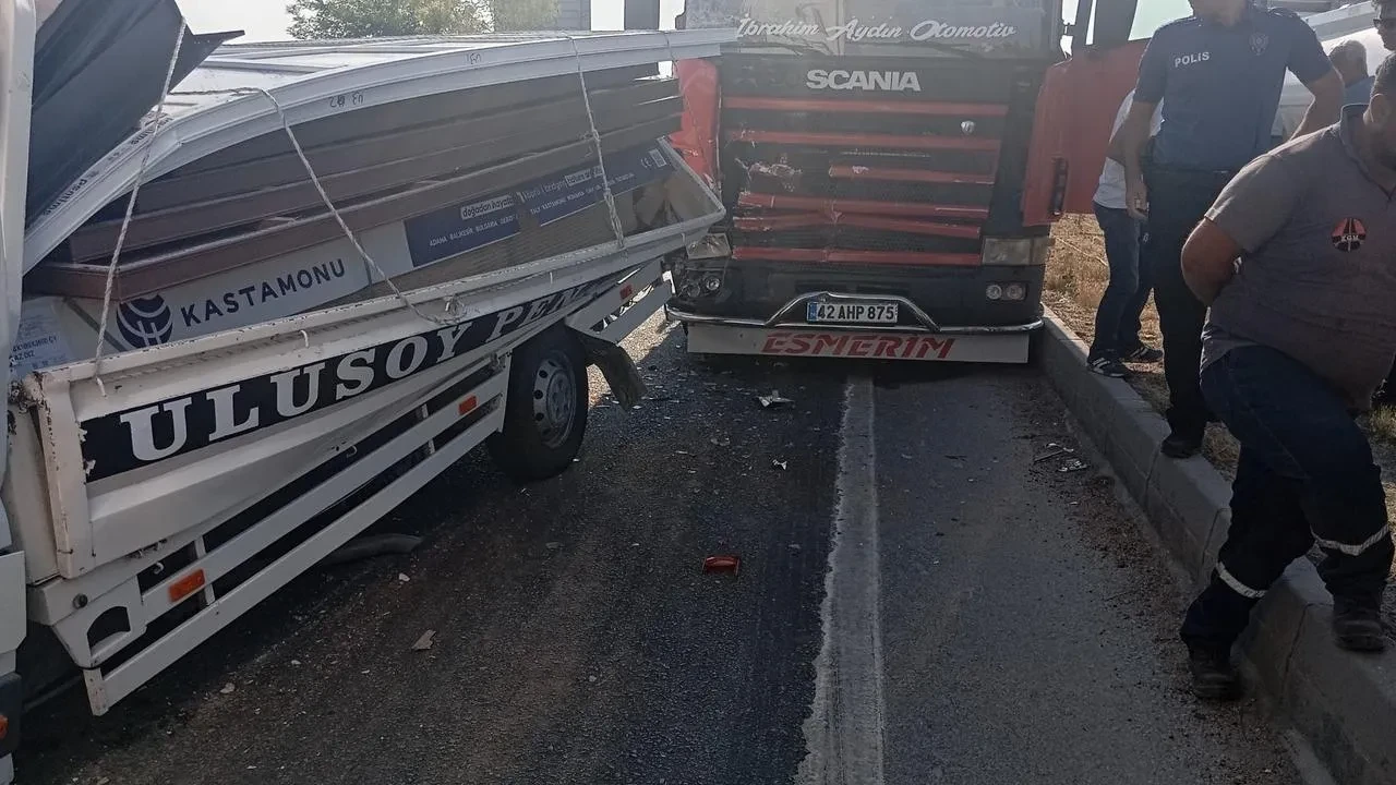 Konya Karapınar'da üç araç zincirleme kazada bir yaralı