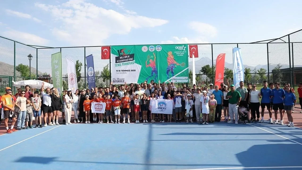 Kayseri Büyükşehir Belediyesi 15 Temmuz Tenis Turnuvası Büyük İlgi Gördü