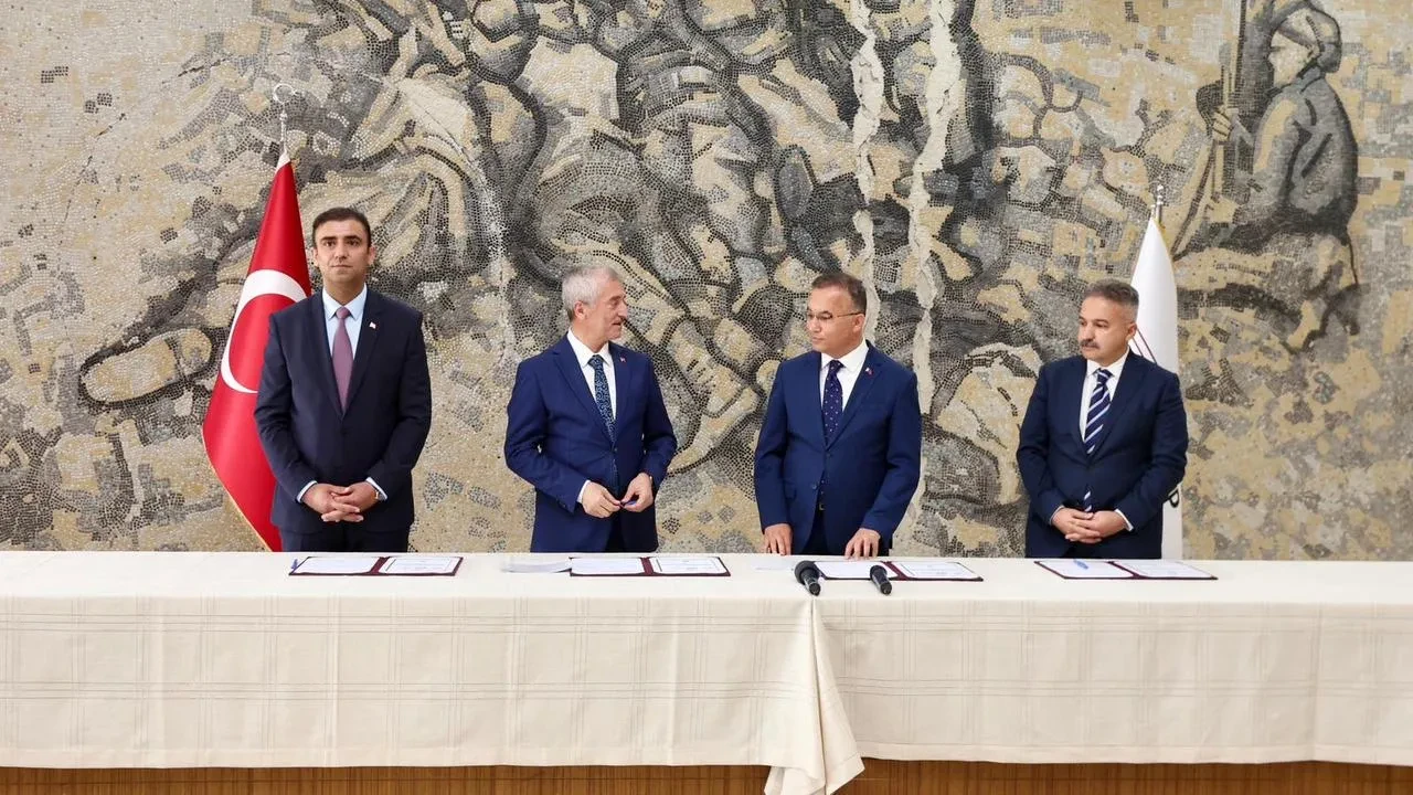 Şahinbey Belediyesi öğrencilere 1 milyar TL destek sağladı