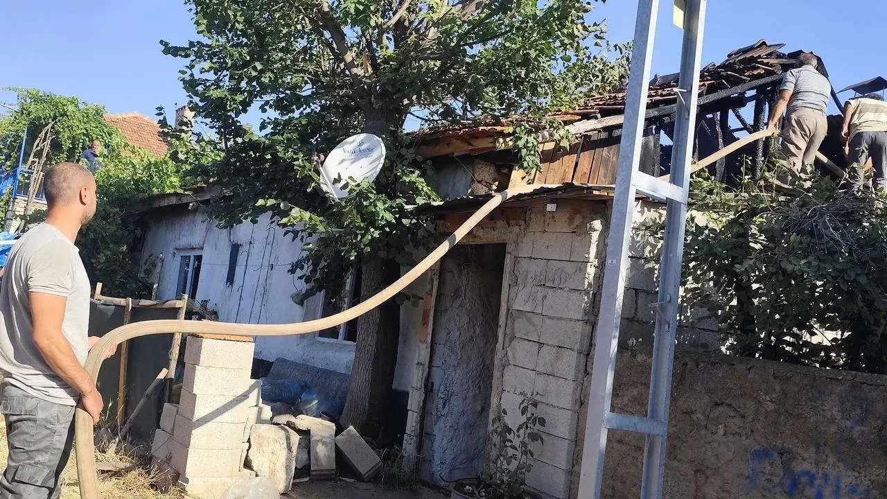Beyşehir Kurucuova Mahallesinde korkutan yangın söndürüldü