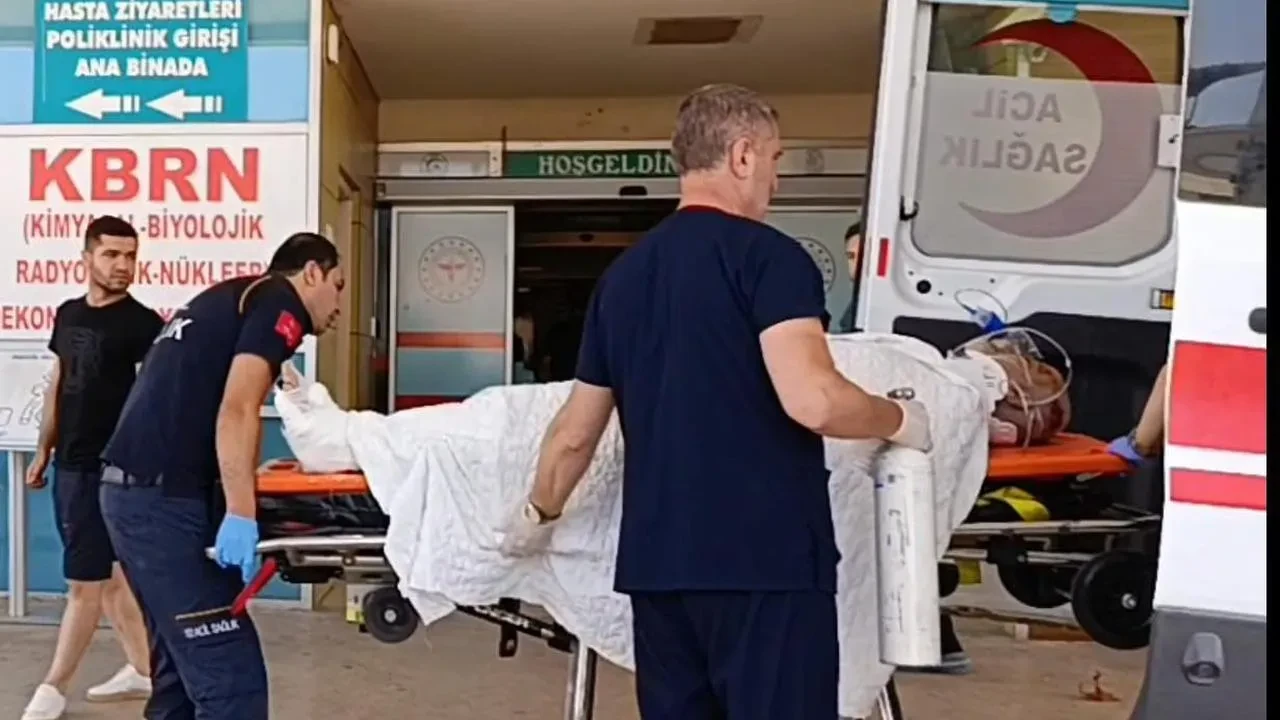 Bursa İnegöl'de apartman sahibi 3. kattan düşerek ağır yaralandı.