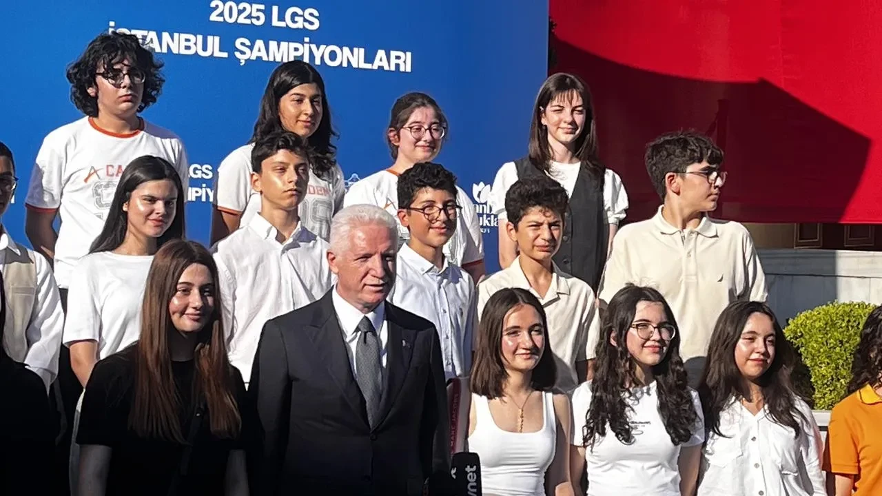 İstanbul Valiliği LGS birincilerini ödüllendirdi ve ağırladı