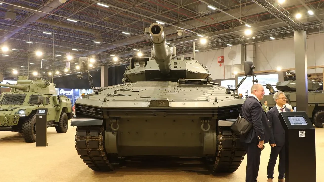 OTOKAR IDEF 2025'te TULPAR'ın iki farklı konfigürasyonunu sergiledi