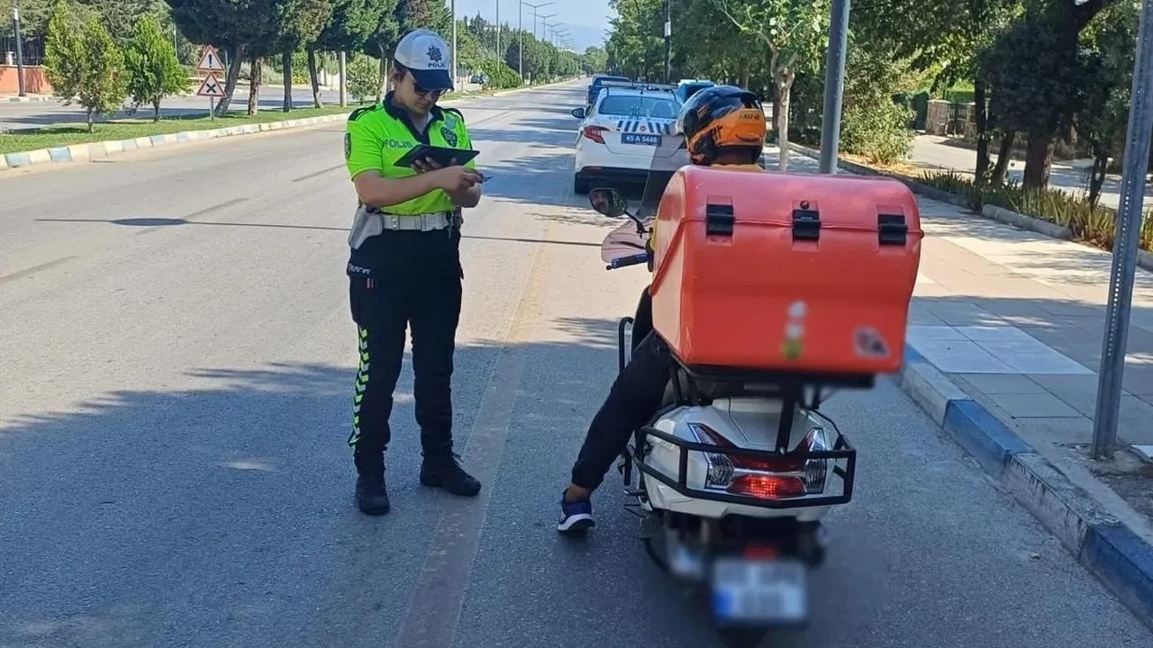 Manisa’da motosiklet denetimlerinde 953 sürücüye 3 milyon lira ceza kesildi