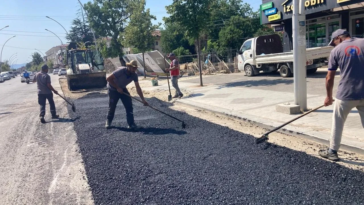 Düzce Belediyesi şehir düzeni ve temizliği için çalışmalarını sürdürüyor