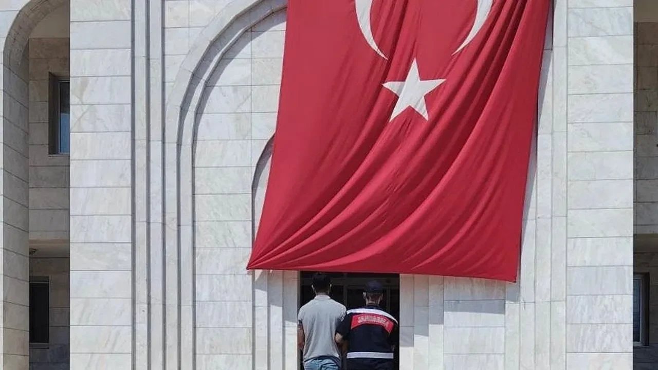 Muğla'da uyuşturucu ticareti suçundan H.Ç. jandarma operasyonuyla yakalandı