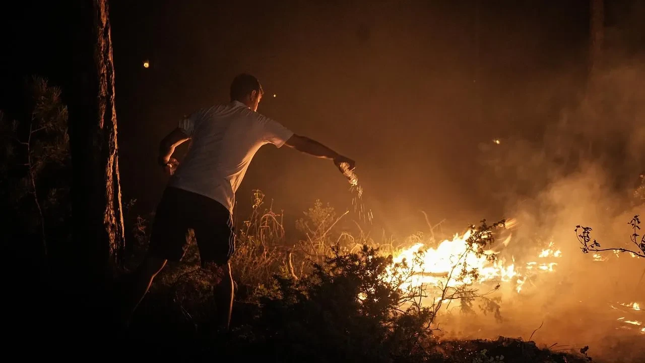 Bursa'nın Orhaneli ve Harmancık ilçelerinde pet şişelerle yangın mücadelesi