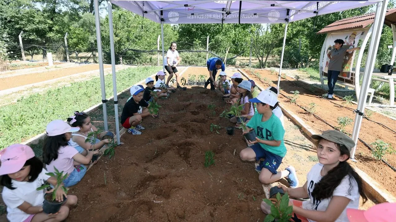 Muğla Büyükşehir Belediyesi çocuklara tarım eğitimi veriyor