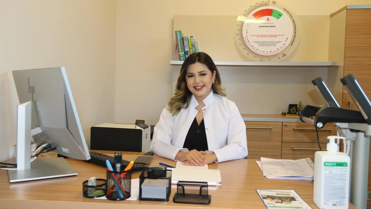 Kavurucu sıcaklarda sağlıklı kalmak için uzmanından su tüketimi ve beslenme önerileri