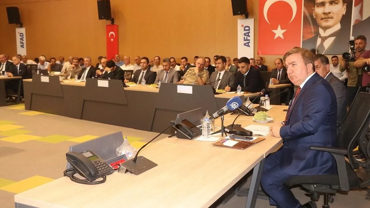 Erzincan Valisi Hamza Aydoğdu Muhtarlarla Sorunları Değerlendirdi