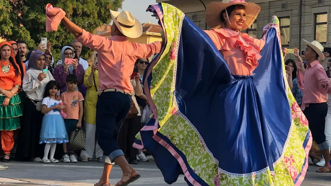Eskişehir'de Nasreddin Hoca Festivalinde Altı Ülkeden Renkli Gösteriler