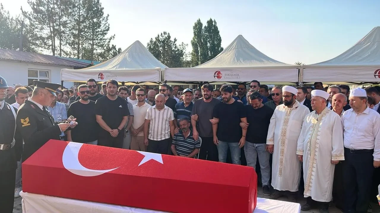 Eskişehir'de yangında şehit olan Tolunay Kocaman son yolculuğuna uğurlandı
