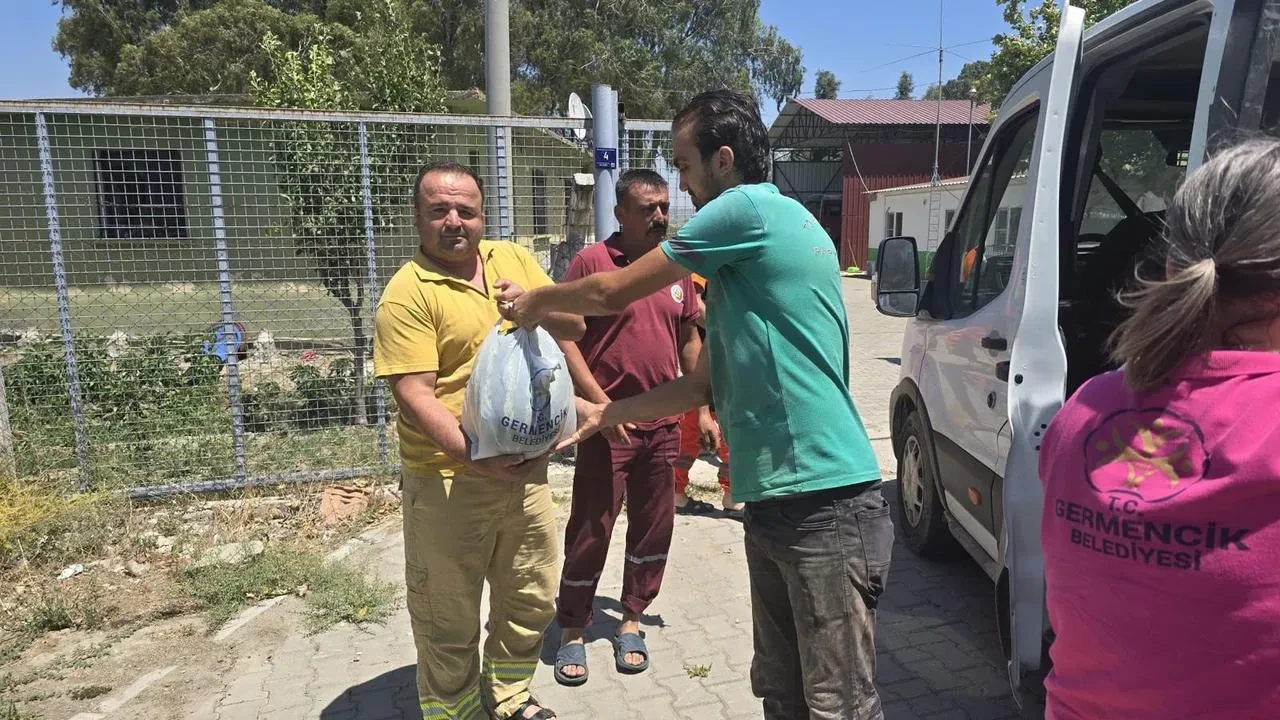 Bağışlanan Karpuzlar Germencik’te Vatandaşlara Ücretsiz Dağıtıldı