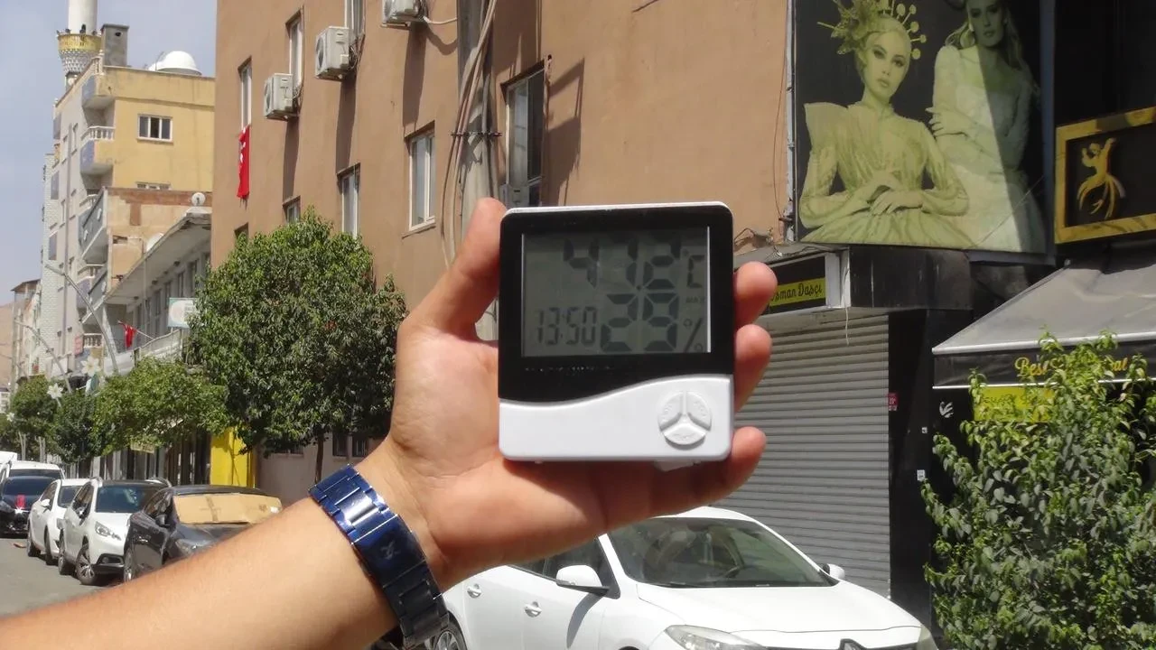 Cizre'de sıcaklık 47 dereceye ulaşarak hayatı olumsuz etkiliyor