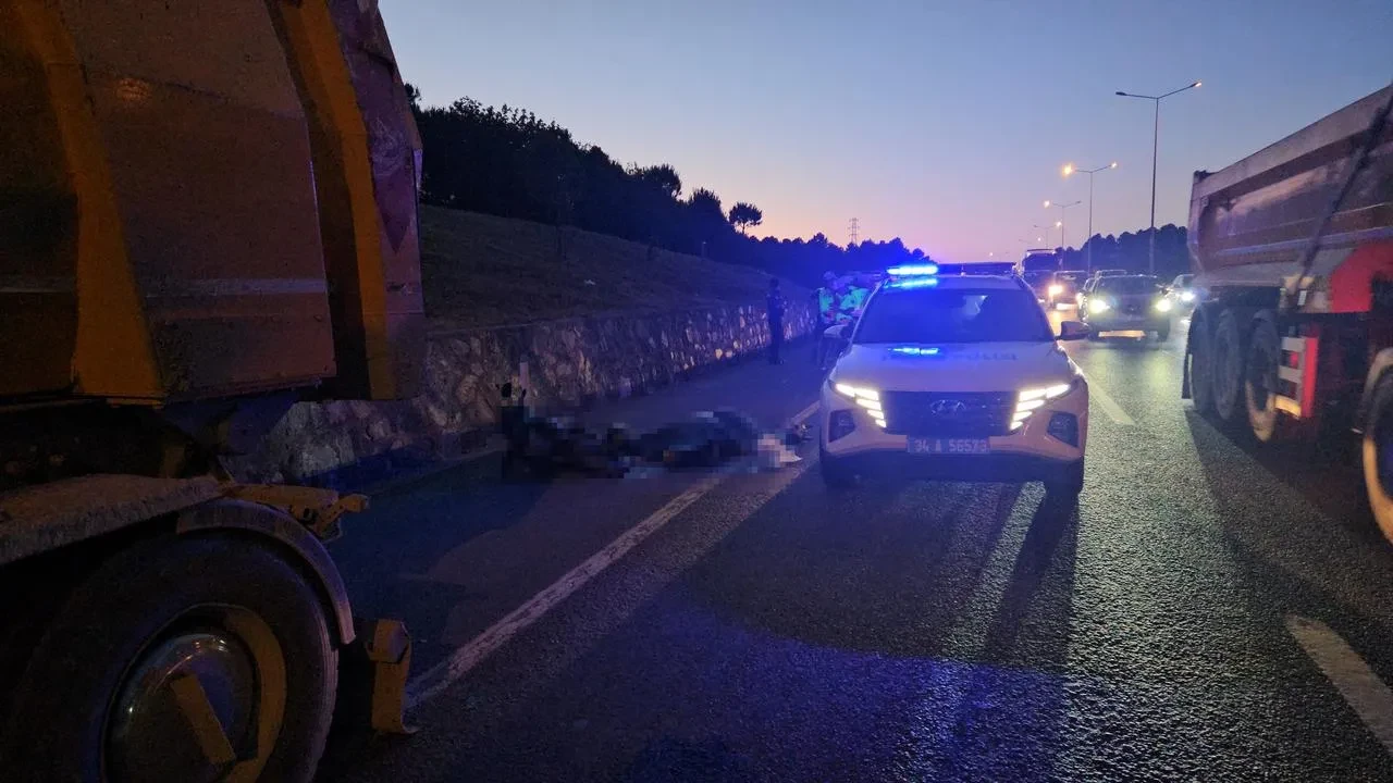 Eyüpsultan Hasdal yolunda motosiklet kamyona çarptı öldü