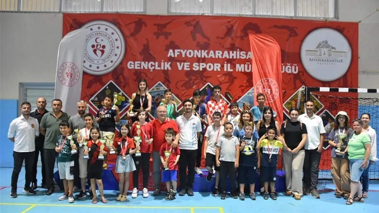 Afyonkarahisar’da 15 Temmuz Şehitleri Anma Eskrim Ve Satranç Turnuvaları Düzenlendi