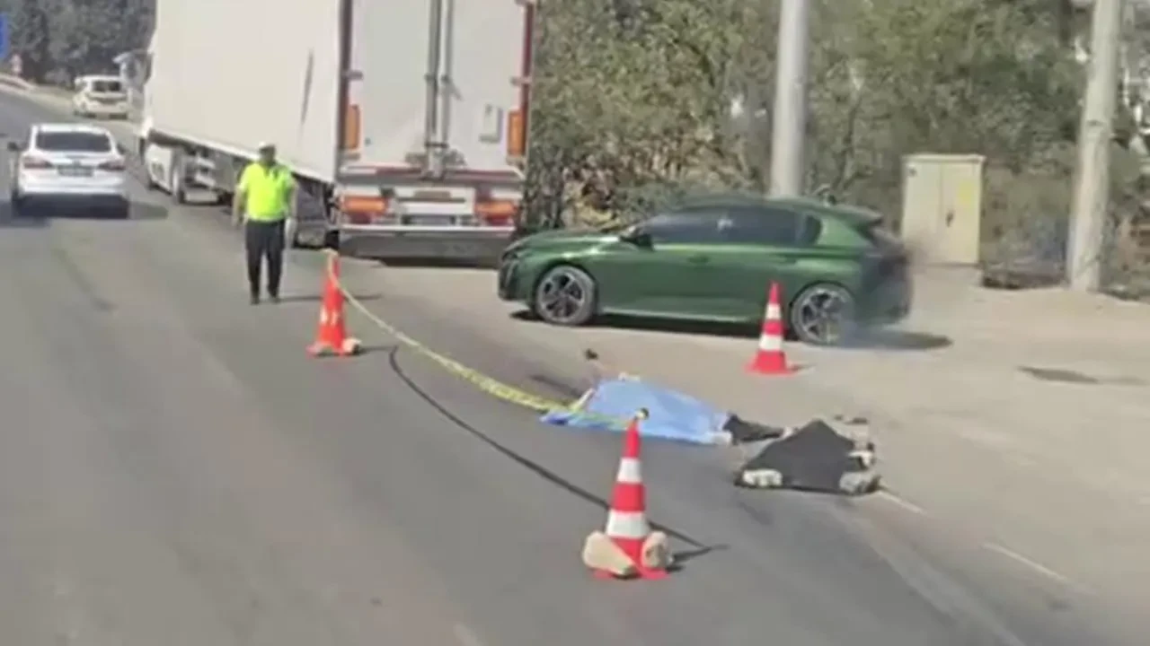 Hatay’da Otomobil Ve Tırın Çarptığı Yaya Olay Yerinde Hayatını Kaybetti
