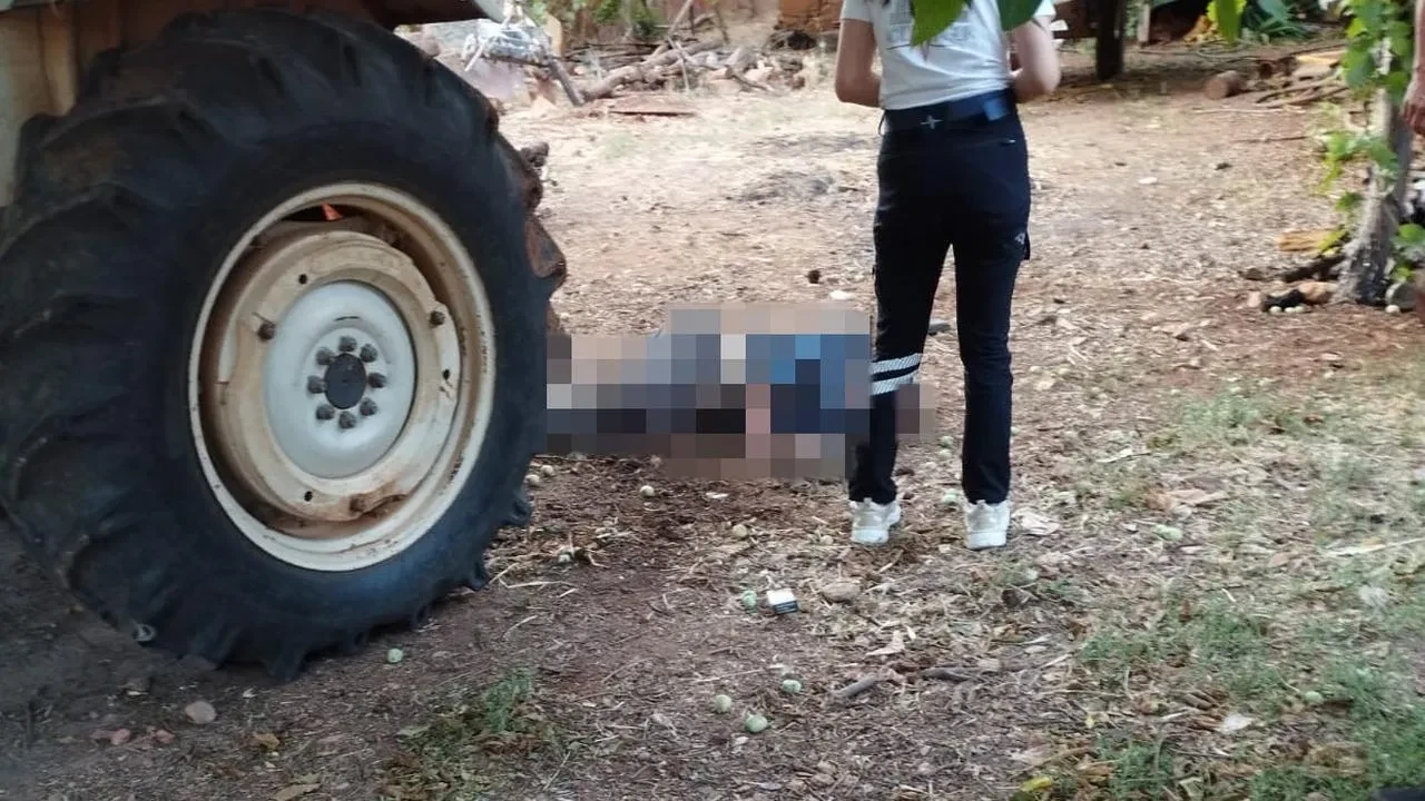 Denizlide yaşlı adam römork takarken hayatını kaybetti