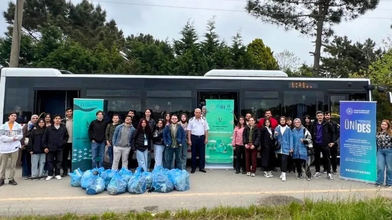SUBÜ öğrencileri Acarlar Longozu ve Karasu Sahili'nde çevre temizliği yaptı