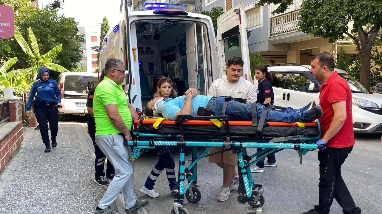 Klima ustası Efeler'de merdivenden düşerek başından yaralandı.