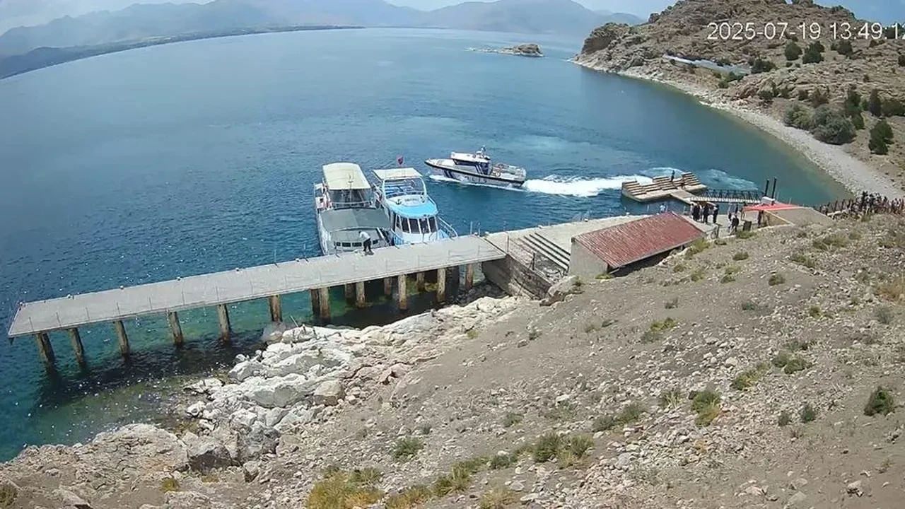 Van Emniyet Müdürlüğü Meva bebeği Akdamar Adası’ndan kurtardı