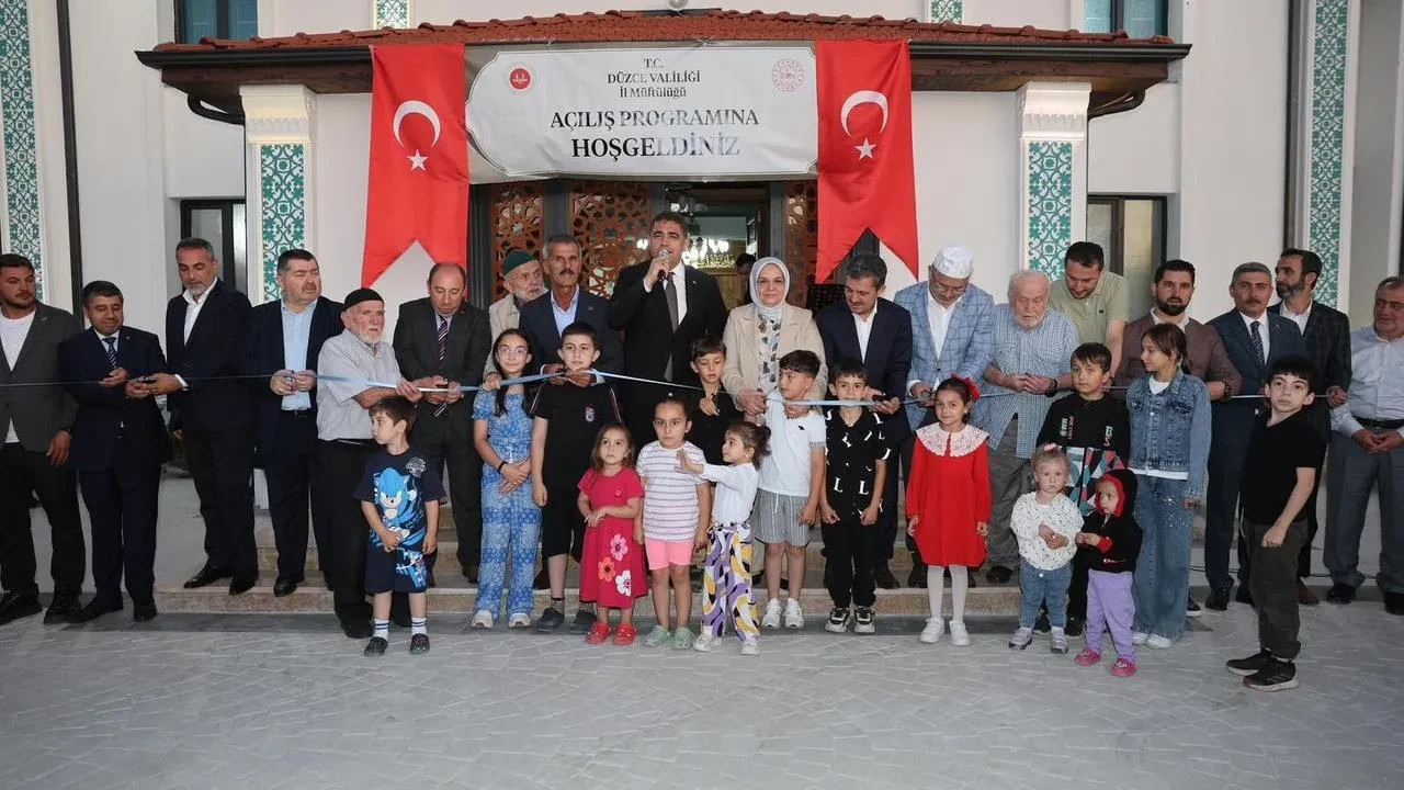 Düzcede depremde yıkılan Yayakbaşı Camisi yeniden açıldı