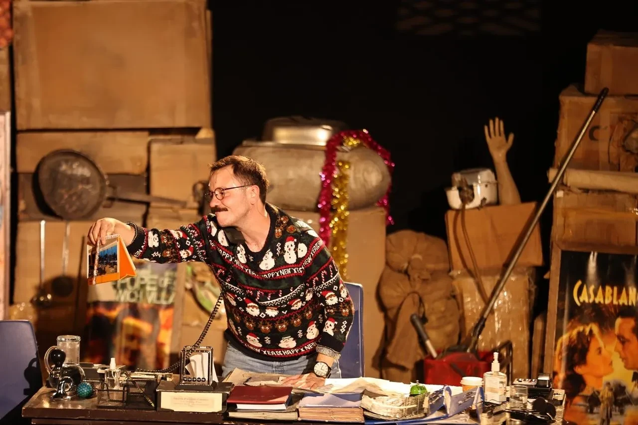 Nilüfer Belediyesi Kent Tiyatrosu'nda Tamamen Doluyuz oyunu sahnelendi