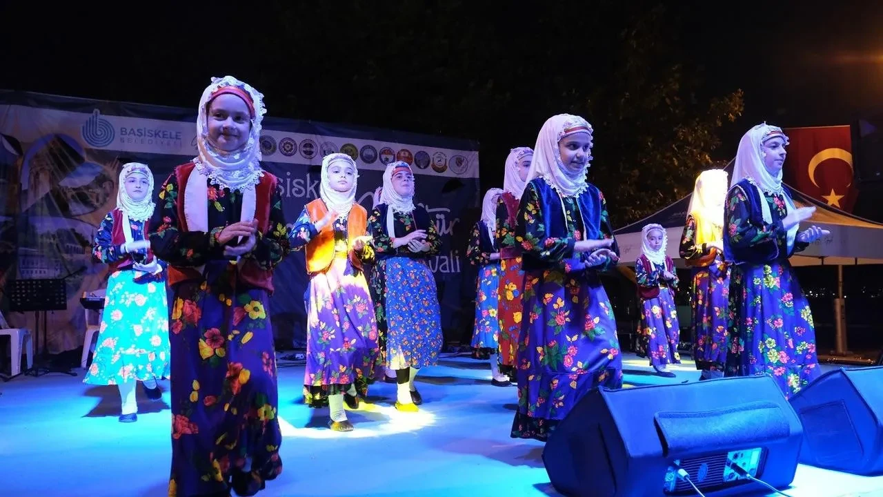 Başiskele'de yöresel kültür festivali renkli görüntülere sahne oldu