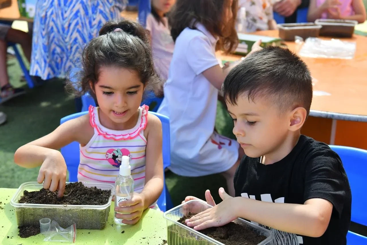 Yeşilyurt Belediyesi çocuklara tarım sevgisi aşılıyor