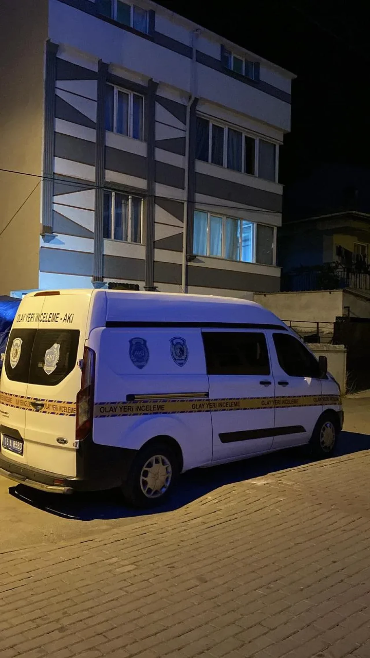 Bursa’nın İnegöl’de genç kız üçüncü kattan düştü ağır yaralandı