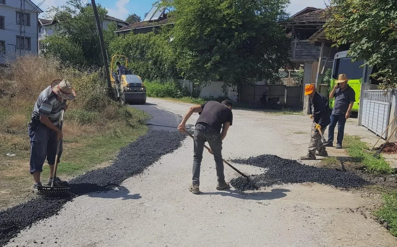 Düzce'de İl Özel İdaresi köy yollarında bakım çalışmalarını sürdürüyor