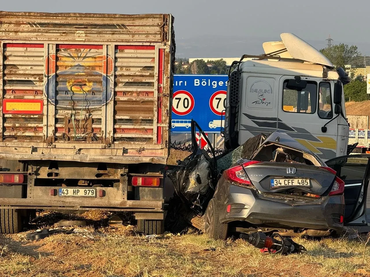 Bilecik'te Tır İle Otomobil Çarpışması Sonucu Bir Kişi Hayatını Kaybetti