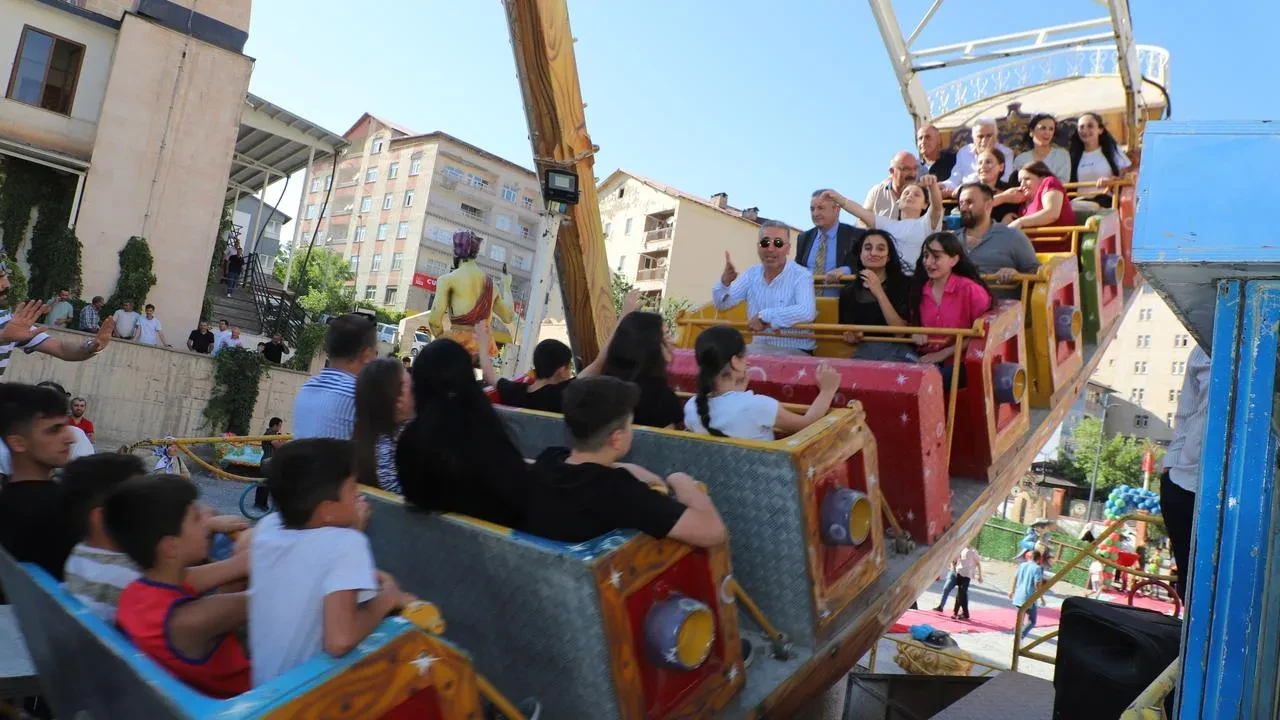Hakkari’de Saray Lunapark Eğlence Merkezi Yoğun İlgi Gördü