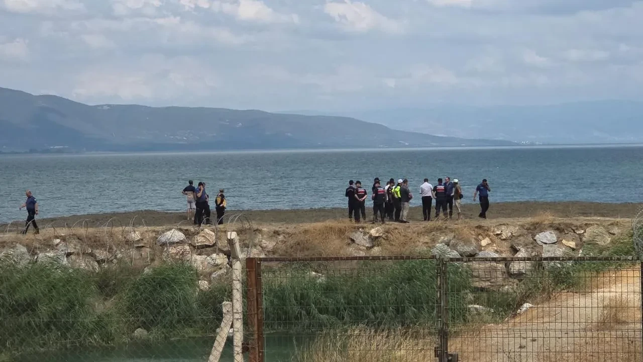 İznik Gölü'nde 6 yaşındaki Erna Çetin kayboldu arama başlatıldı