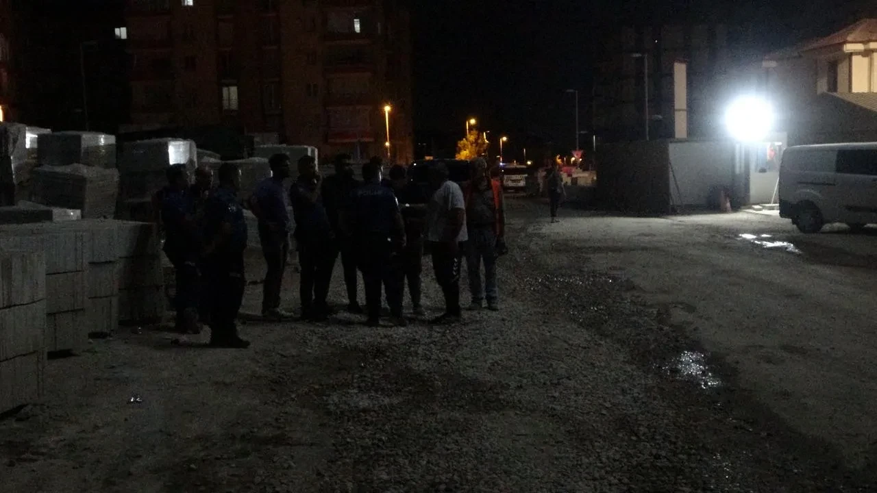 Malatya'nın Yeşilyurt ilçesinde şantiyede çıkan kavgada 4 işçi yaralandı