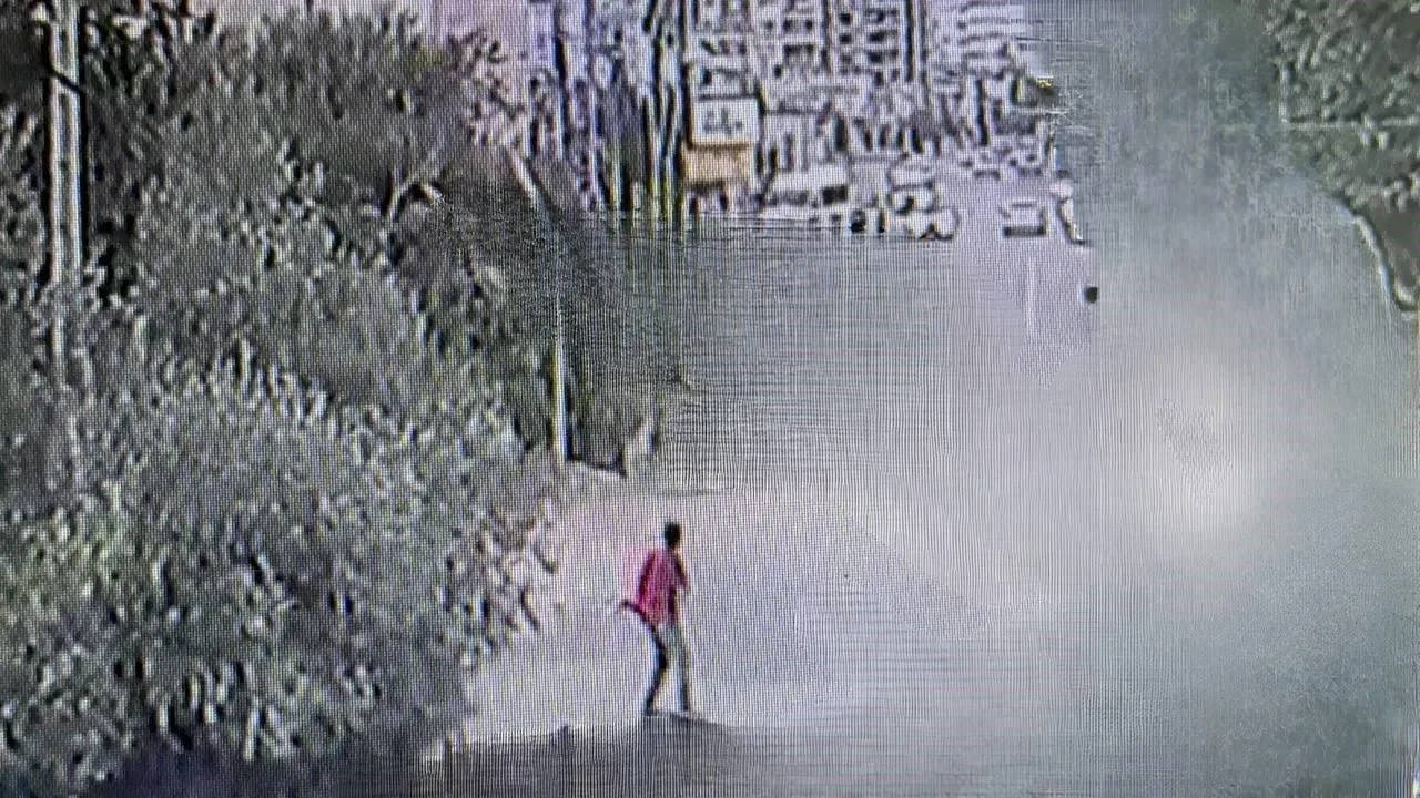 Adana'nın Kozan ilçesinde pompalı tüfekle ateş açan şahıs polisten kaçmaya çalıştı