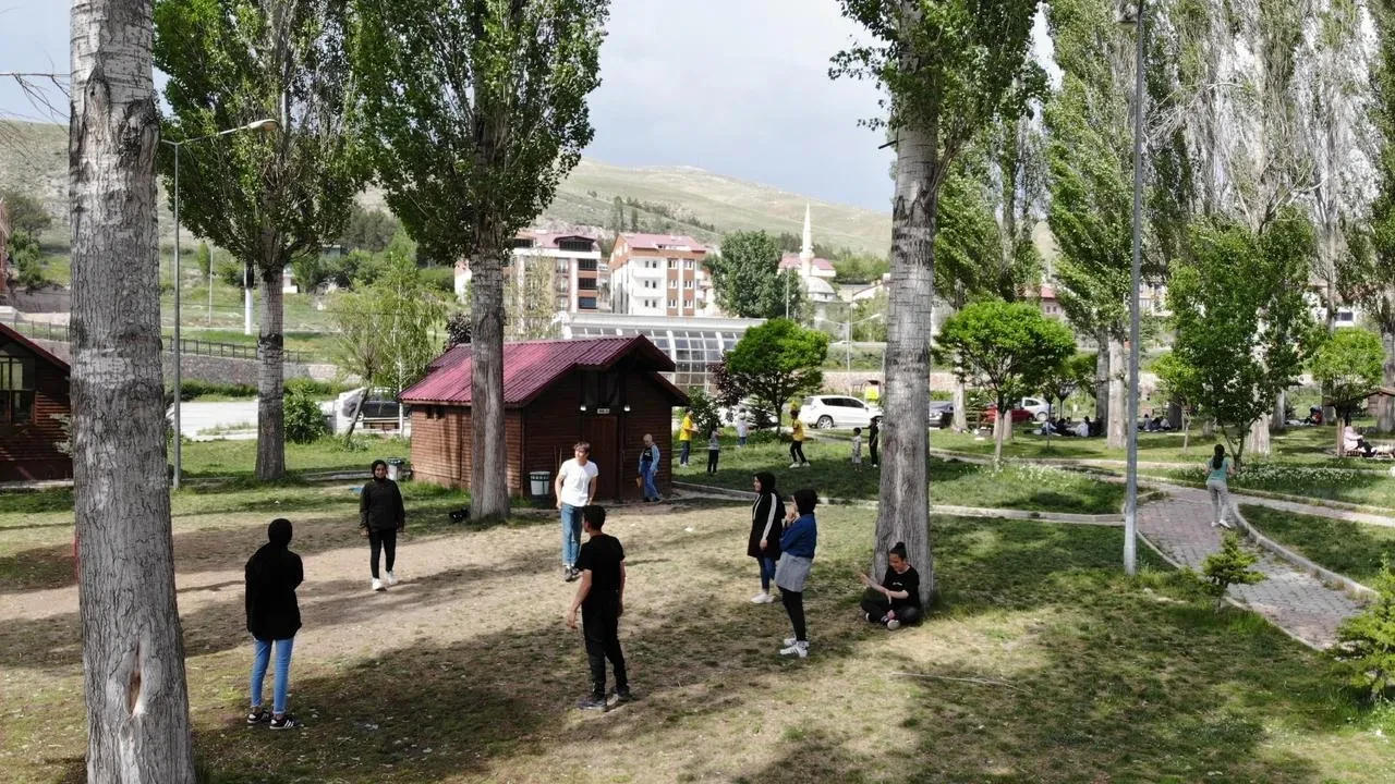 Bayburt’ta hafta sonu mesire alanları piknikçilerle doldu