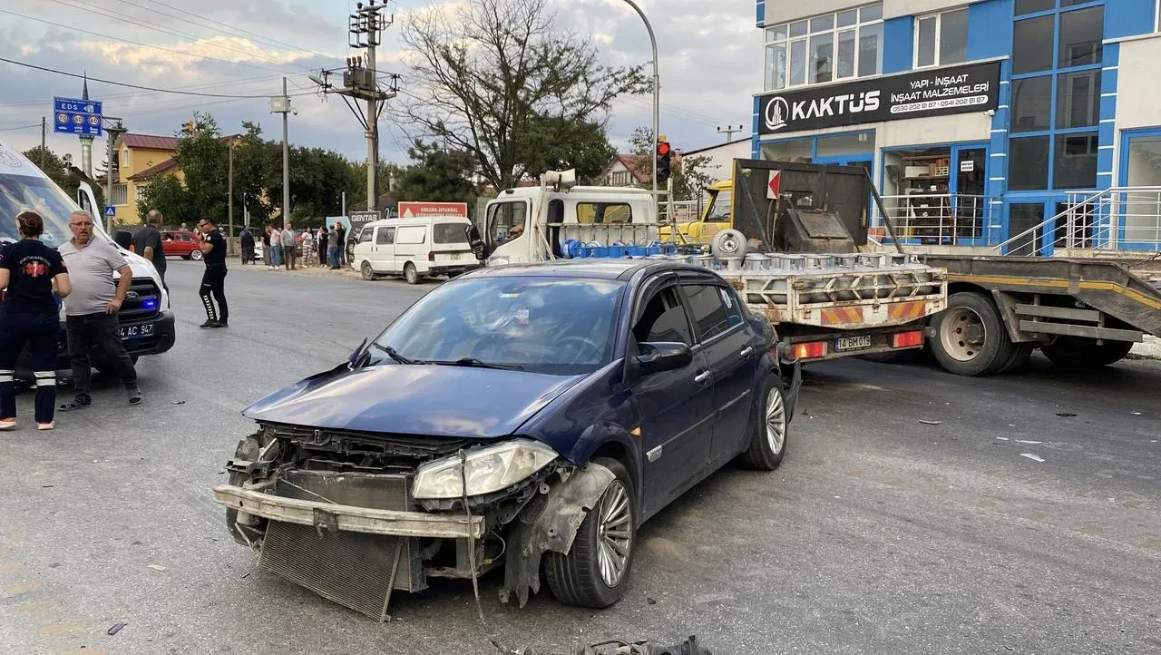 Bolu’da tüp yüklü kamyon kazası faciayı önledi