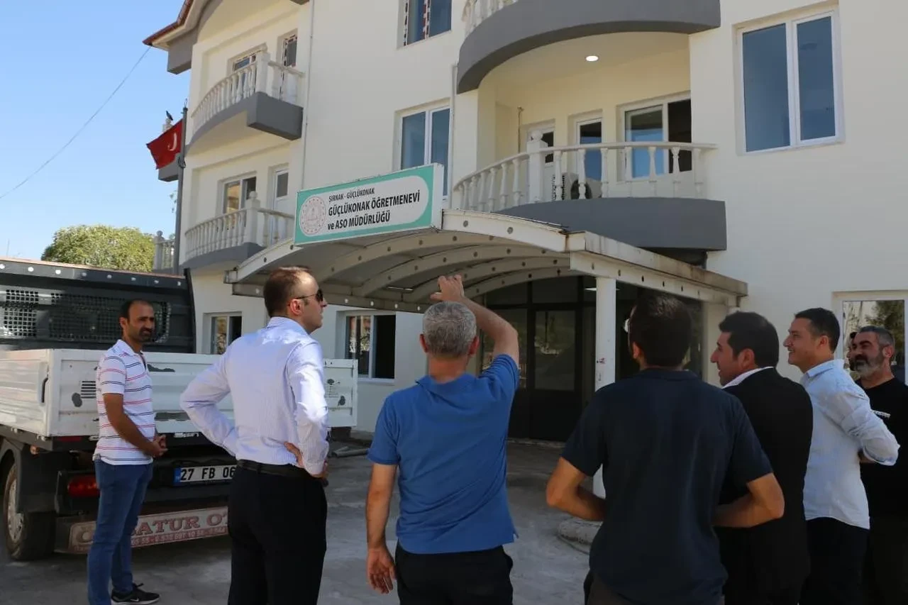 Şırnak’ın Güçlükonak ilçesinde öğretmenevi modernizasyon çalışmaları başladı. Kaymakam Semih Memiş projenin