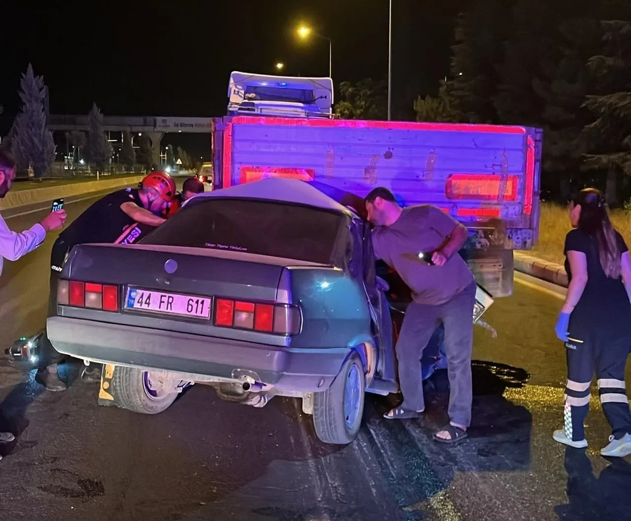 Malatya'da tır ile otomobil çarpışmasında 1 kişi yaralandı