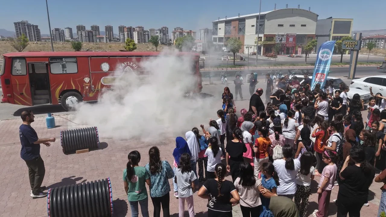 Kayseri’de Öğrencilere Afet Ve Yangın Güvenlik Eğitimi Verildi