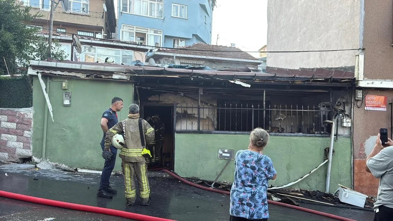 Sarıyer'de Gecekondu Yangınında 2 Kardeş Ağır Yaralandı