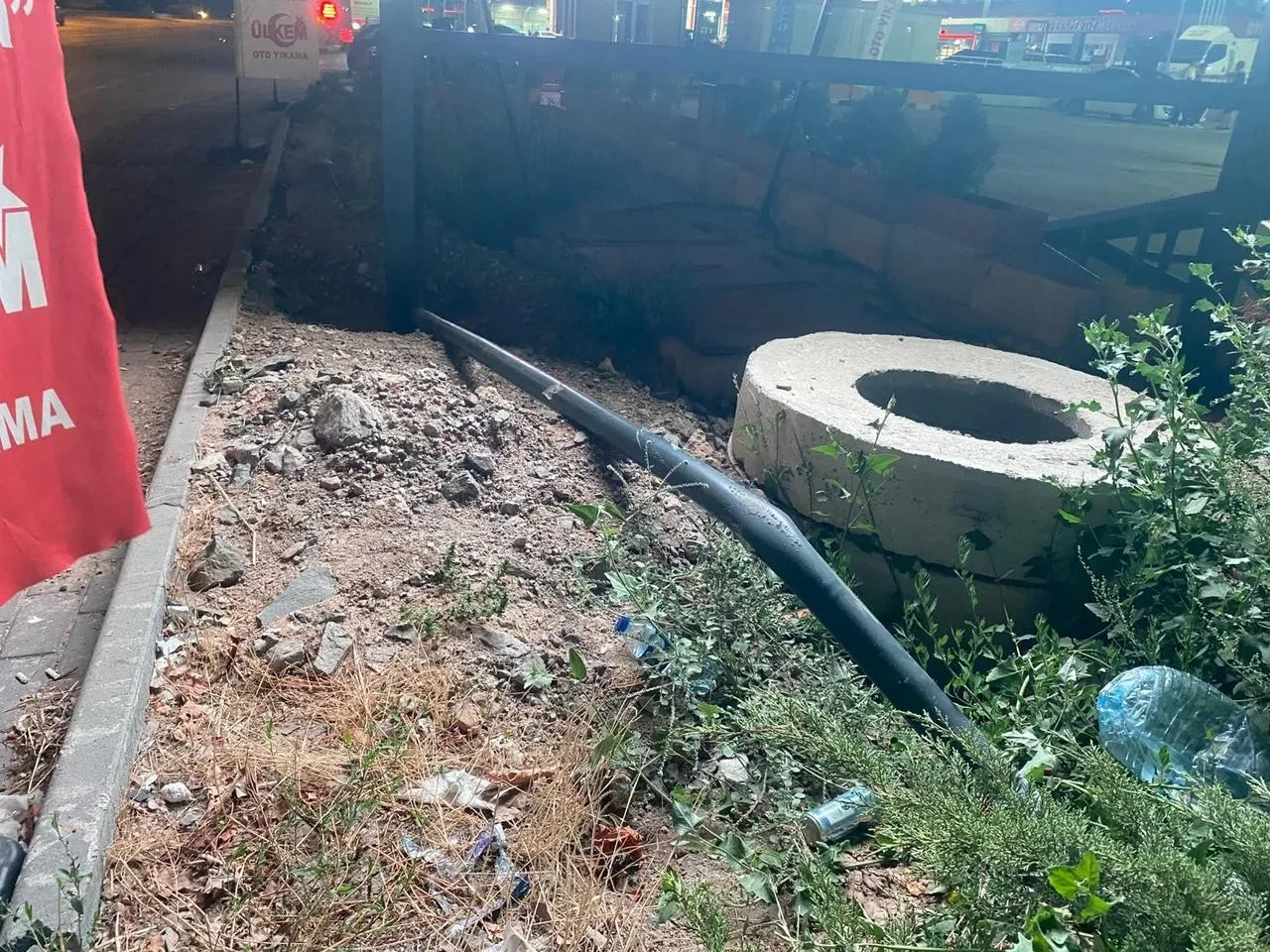 Ankara Sincan'da kontrolden çıkan otomobil oto yıkamacıya uçtu