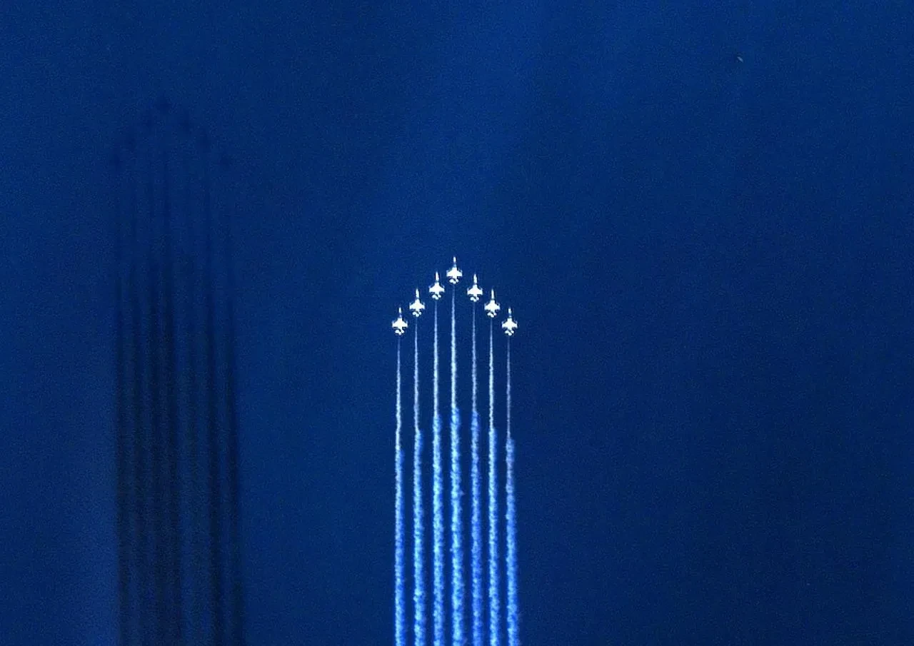 Türk Yıldızları'nın Beyşehir Gölü üzerindeki uçuşu Göktürk Uydusu ile görüntülendi