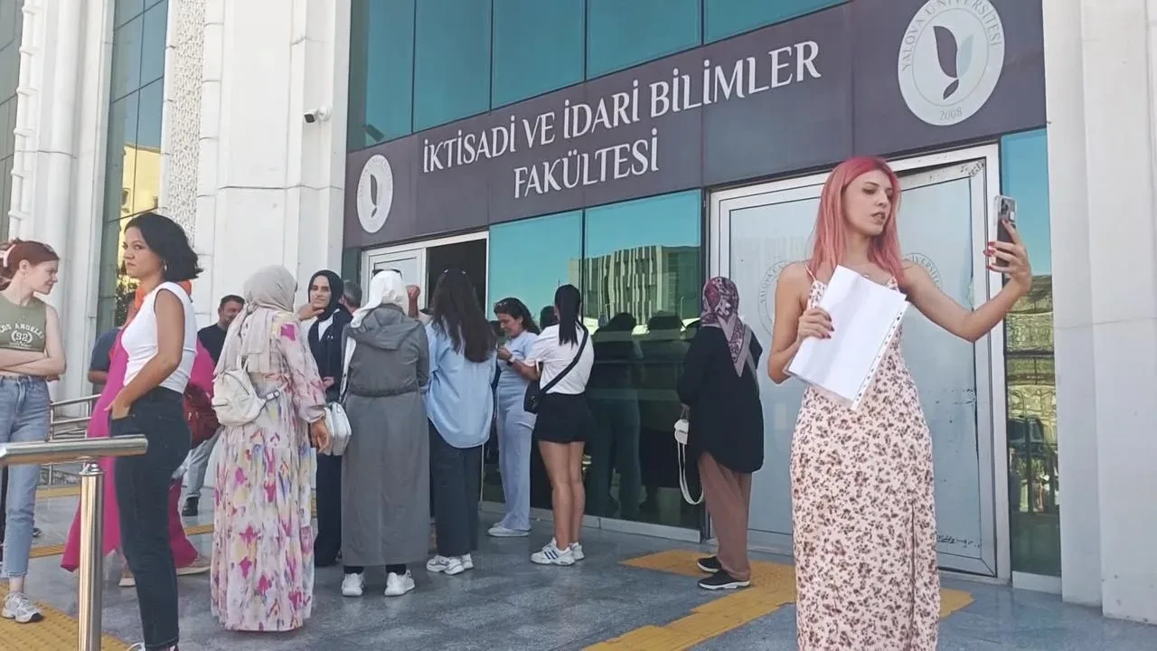 Yalova'da trafik kazası nedeniyle AÖF öğrencileri sınava geç kaldı
